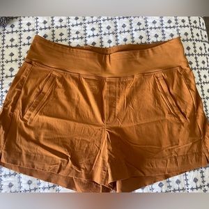 Athleta Trekkie North Short